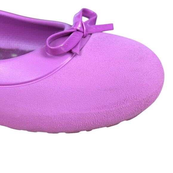 Crocs Mammoth Bow Flat Pink Slip On Shoes Waterproof Rubber Round Toe Womens 9 - Picture 2 of 16
